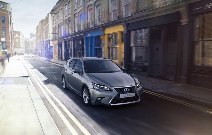  Lexus CT200h 2017 года  (WW) (фото 4 из 21)